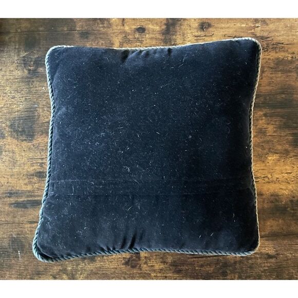 VNT Handmade 14”x14”Needle Point BEE Pillow with insert - Picture 4 of 4